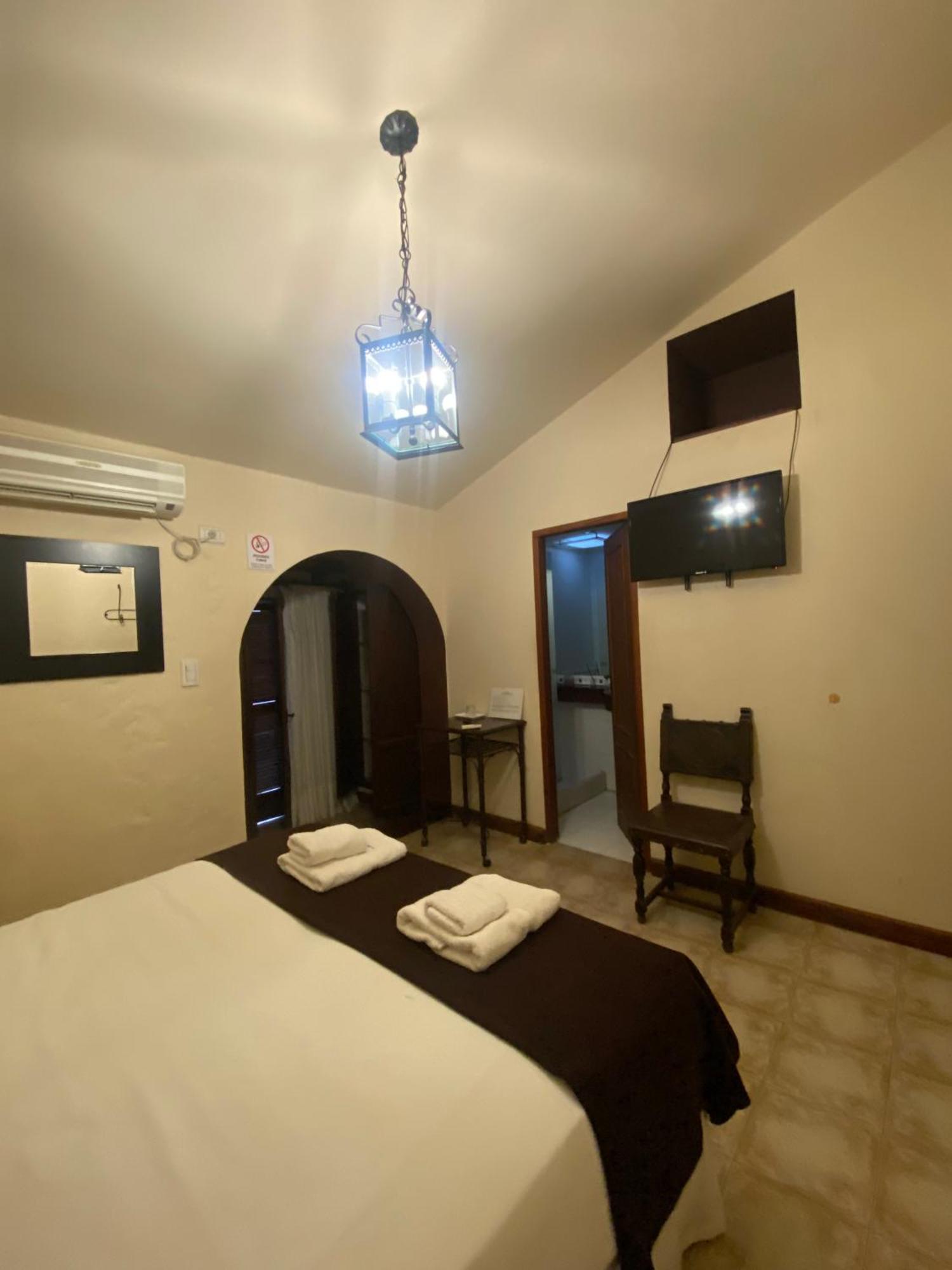 Hotel Las Chirimoyas Salta Bagian luar foto