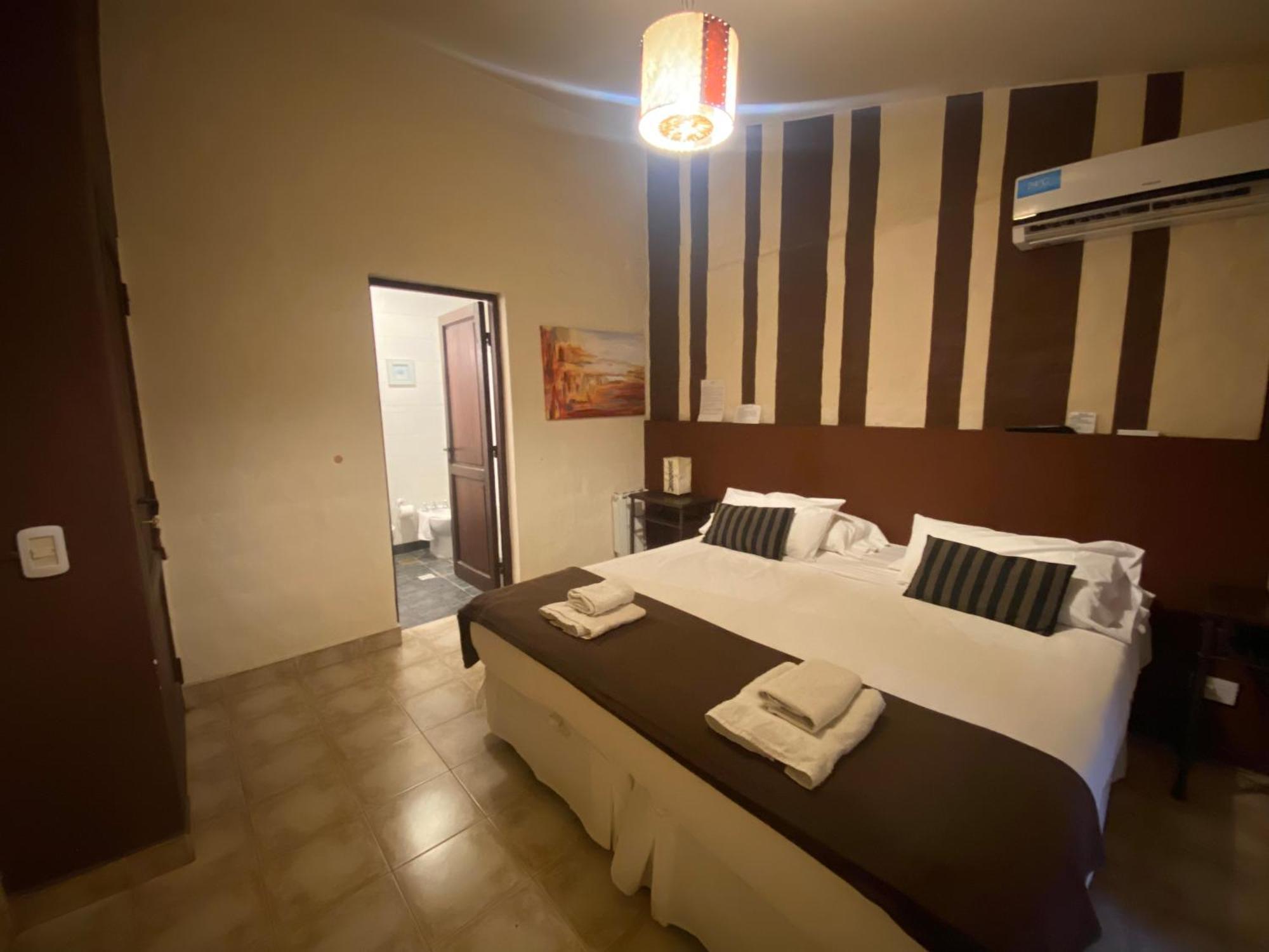 Hotel Las Chirimoyas Salta Bagian luar foto